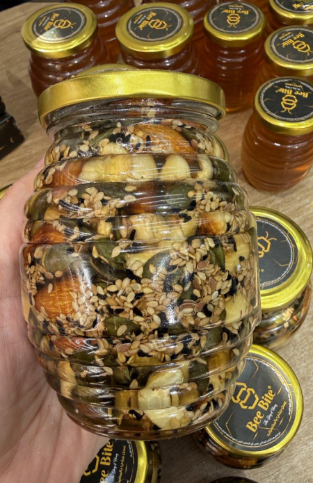 عسل جبلي اصلي مع المكسرات والبذور وزنها 500 غرام