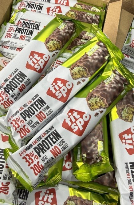 شوكولاته دبي بروتين بار fit spo كرنشي بحشوة البستاشيو 33% بروتين غني بالالياف والفيتامينات والكولاجين بدون سكر60غم